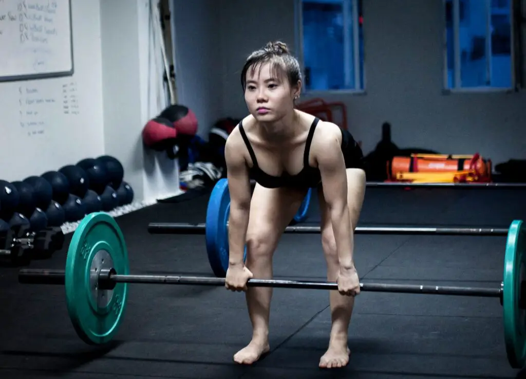 Picture of a woman deadlifting 